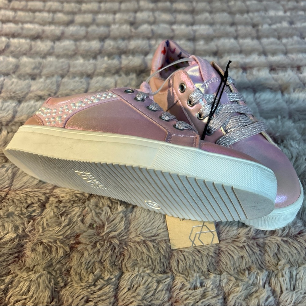 MADDEN NYC Girls Sneakers size 2 - Picture 7 of 7